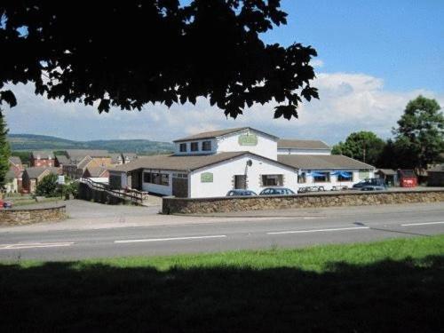 Green Acre Motel North Cornelly Екстериор снимка