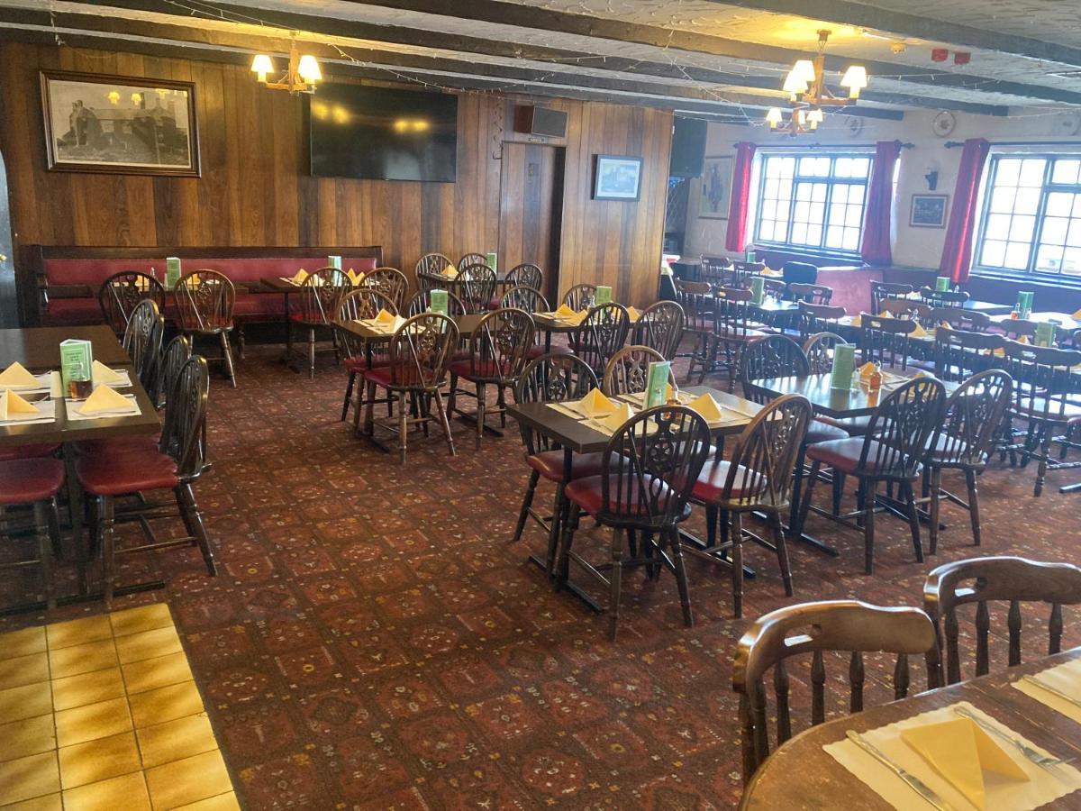 Green Acre Motel North Cornelly Екстериор снимка