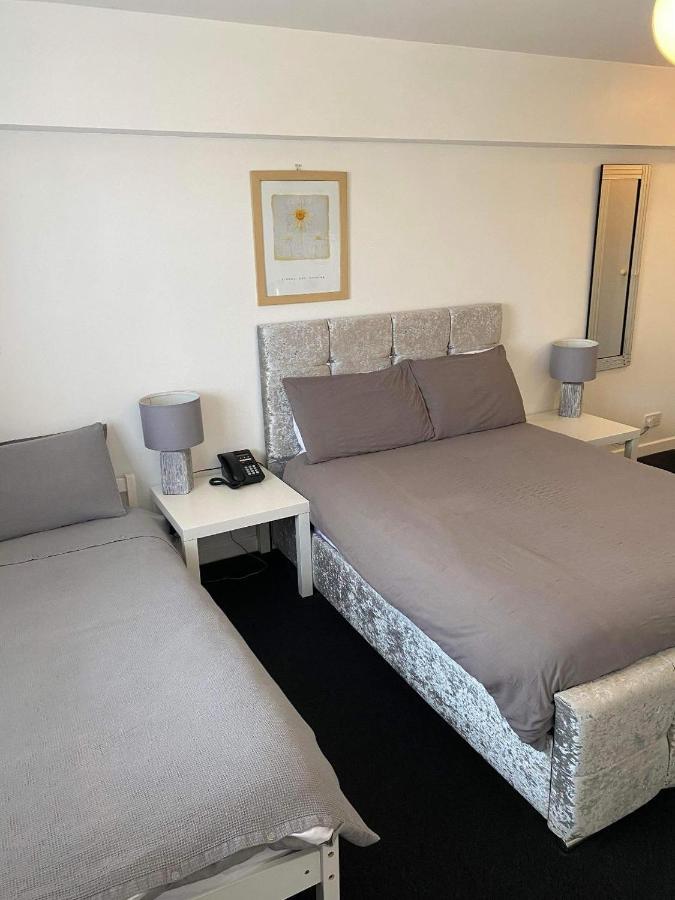 Green Acre Motel North Cornelly Екстериор снимка